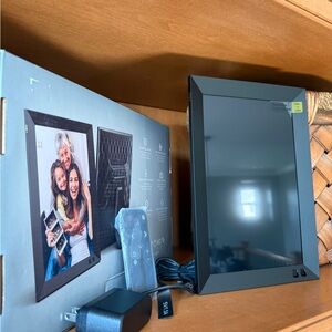 *SOLD*Nix Digital Photo Frame 10inch Black New in Box (no wifi)